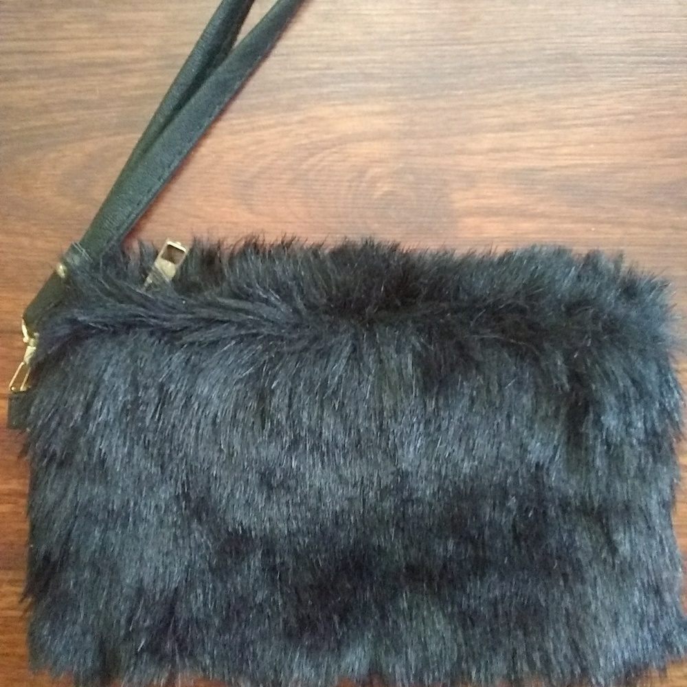 🐇Faux Fur Clutch/Wristlet🐰